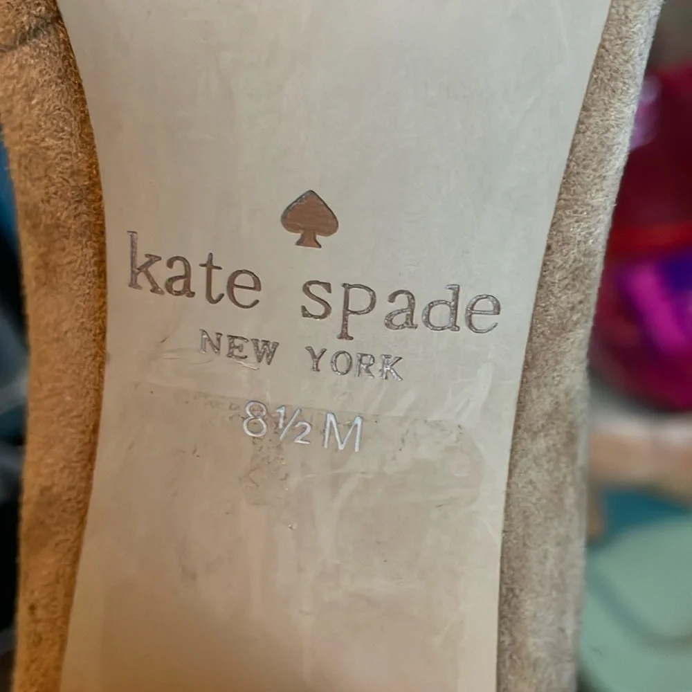 Kate Spade New York Lorin Beige Suede Leather Pump Shoe Gold Bow size 8.5
